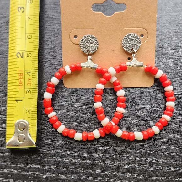 Free w/purchase Red and White Beaded Hoops - Picture 3 of 4